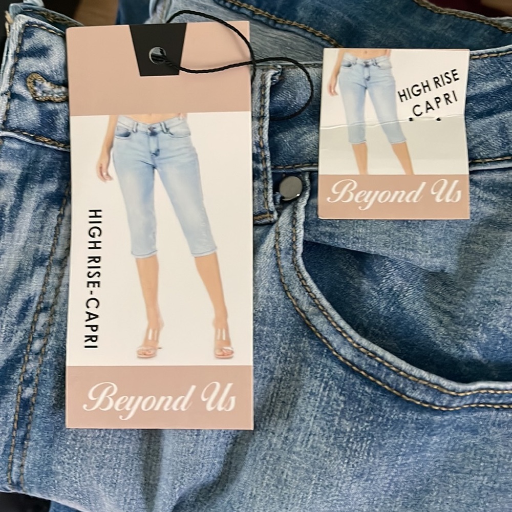 NWT BEYOND US CURVED Junior 18 jeans with Butterfly rhinestone embellishment NEW - Picture 7 of 7